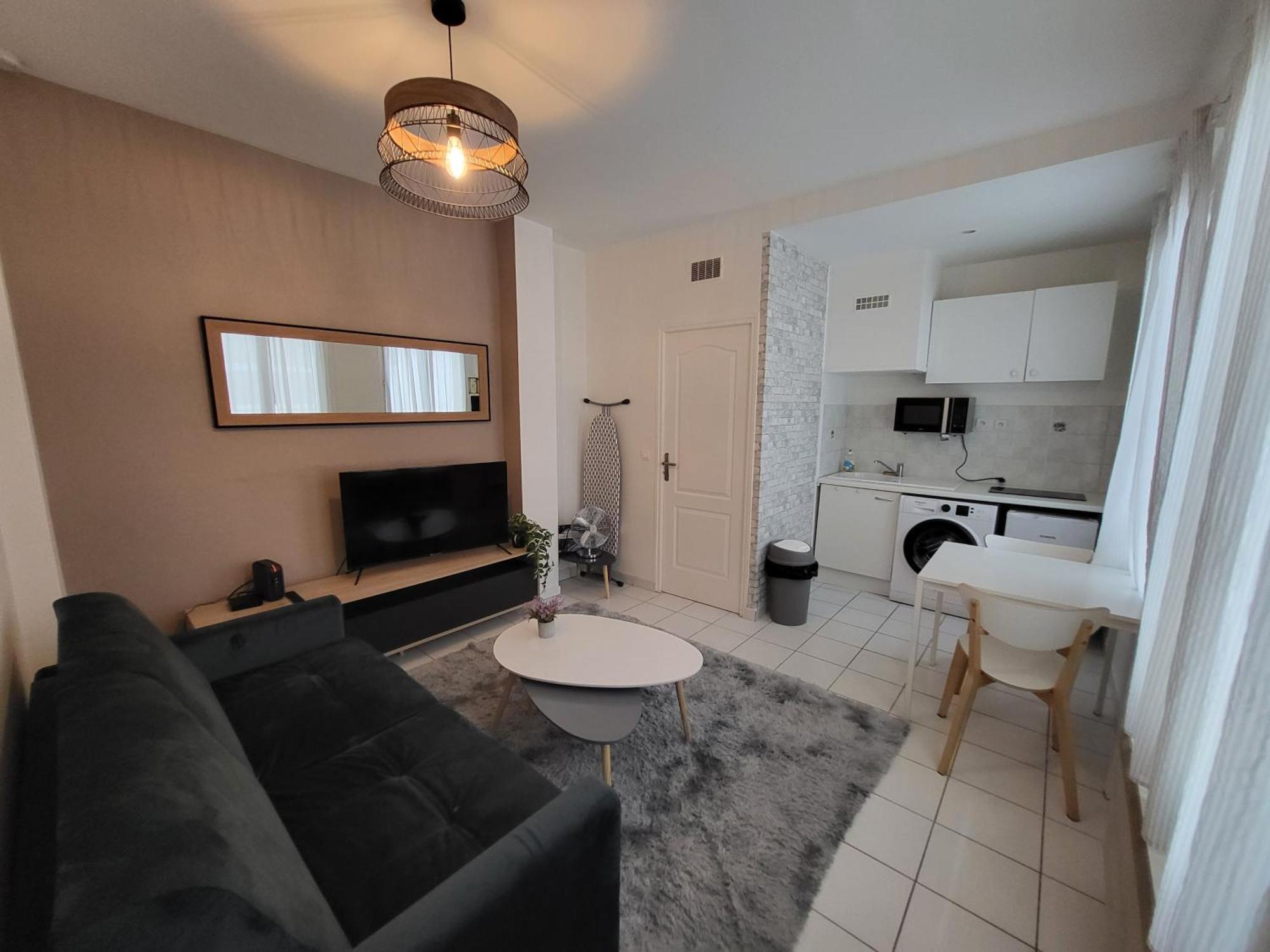 Appartement Spacieux 28M2 Avec Chambre Separee Іссі-ле-Муліно Екстер'єр фото